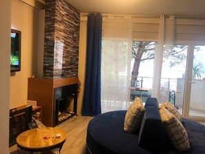 Télévision, cheminée