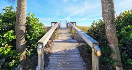 30% OFF Summer! Remodeled bathrooms! BEACHFRONT condo, Community Pool
