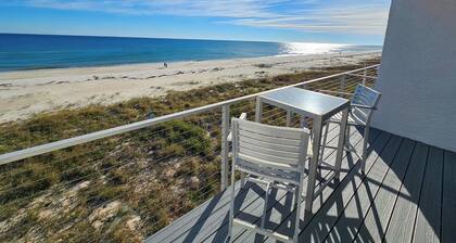 BEACHFRONT Wohnung, Schlafmöglichkeiten für bis zu 6 w / Community Pool und einfachen Zugang!