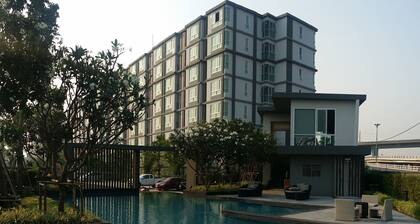 Welcome to NatGuestHouse, willing allow you to relax before you flight