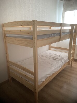 3 bedrooms, iron/ironing board, free WiFi