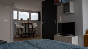 1 chambre, fer et planche à repasser, Wi-Fi, literie fournie
