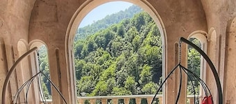 바나툰 모나스테리 스테이