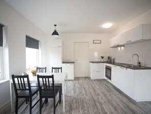 Réfrigérateur, four, plaque de cuisson, lave-vaisselle