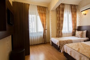 デスク、WiFi (無料)、ベッドシーツ