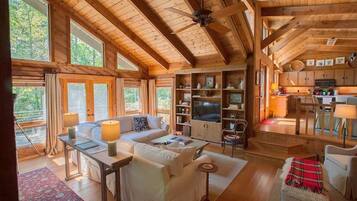 Smart TV, fireplace