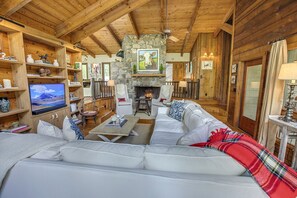 Smart TV y chimenea 