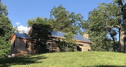 Historiallinen Dogtrot Chestnut House