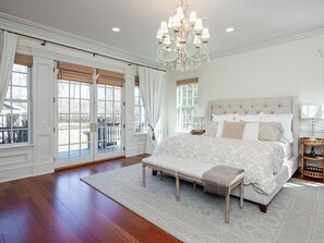 5 bedrooms, desk, free WiFi, bed sheets - Pristine, Private Home with Heated Pool & Tennis/Pickleball Court near all (Southampton)