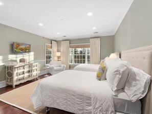 5 bedrooms, desk, free WiFi, bed sheets