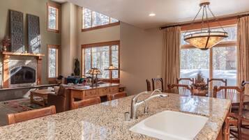 Townhome, 4 Bedrooms (Timbers #1031) | Private kitchen | Fridge, microwave, oven, stovetop