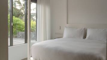 Habitación Confort, 1 cama Queen size, vista al jardín | Sábanas de algodón egipcio y ropa de cama de alta calidad