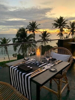 تناول الطعام بالخارج