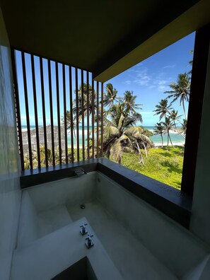 Chambre Signature, vue partielle sur l'océan | Salle de bain