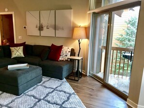 Televisión y chimenea 