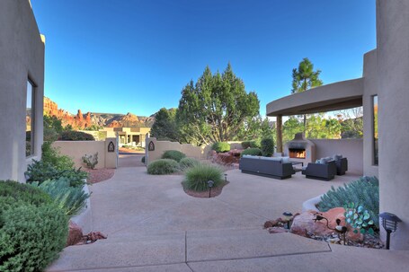 Luxury Resort Style Home Spectacular Red Rock Views, Salt Pool, Hot Tub, Firepit - Image 43