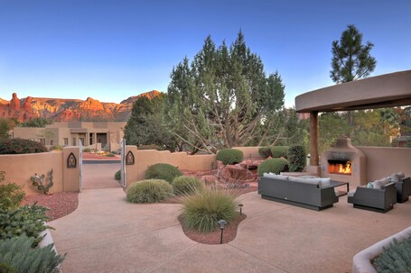 Luxury Resort Style Home Spectacular Red Rock Views, Salt Pool, Hot Tub, Firepit - Image 33