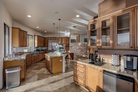 Luxury Resort Style Home Spectacular Red Rock Views, Salt Pool, Hot Tub, Firepit - Image 36