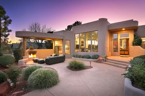 Exterior - Luxury Resort Style Home -Spectacular Red Rock Views, Pool, Hot Tub, Firepit (Sedona)