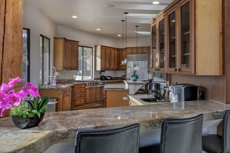Luxury Resort Style Home Spectacular Red Rock Views, Salt Pool, Hot Tub, Firepit - Image 37
