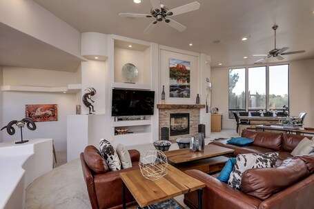 Luxury Resort Style Home Spectacular Red Rock Views, Salt Pool, Hot Tub, Firepit - Image 26
