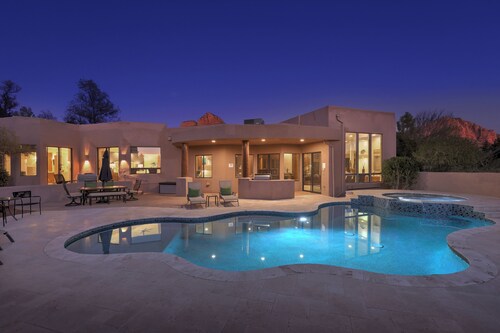 Luxury Resort Style Home - upeat Red Rock -näkymät, Salt Pool, poreallas, Firepit