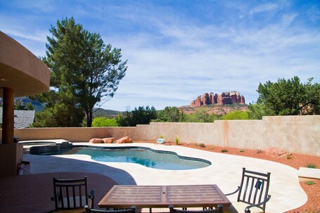 Luxury Resort Style Home Spectacular Red Rock Views, Salt Pool, Hot Tub, Firepit - Image 24