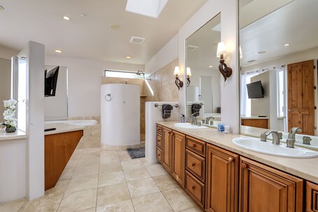Luxury Resort Style Home Spectacular Red Rock Views, Salt Pool, Hot Tub, Firepit - Image 9
