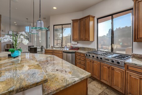 Luxury Resort Style Home Spectacular Red Rock Views, Salt Pool, Hot Tub, Firepit - Image 4