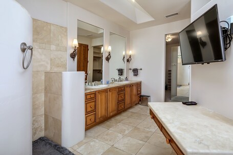 Luxury Resort Style Home Spectacular Red Rock Views, Salt Pool, Hot Tub, Firepit - Image 39