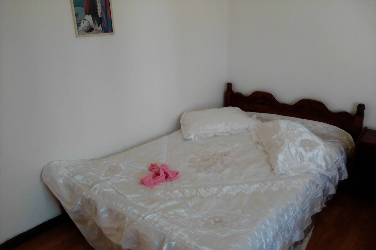 Soundproofing, iron/ironing board, bed sheets