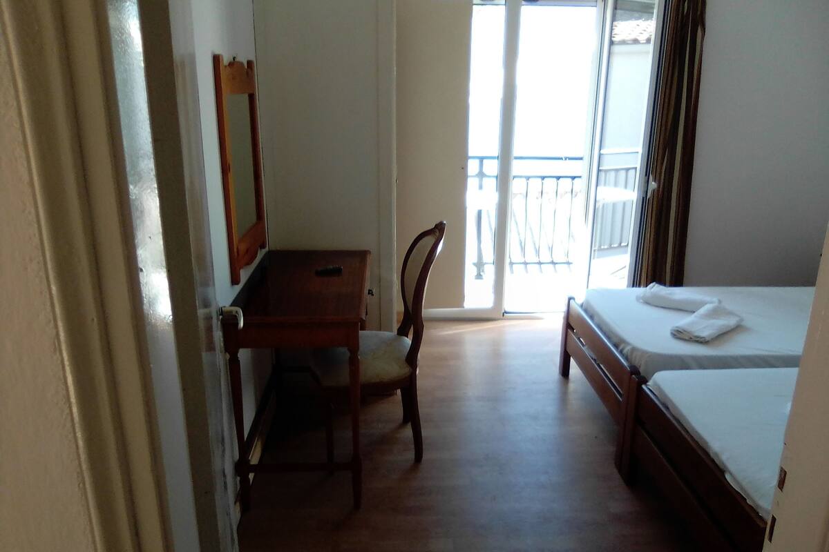Soundproofing, iron/ironing board, bed sheets