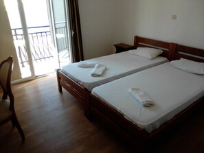 Apartment, 2 Bedrooms (4 Adults) | Soundproofing, iron/ironing board, bed sheets