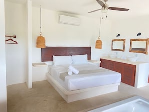 Ropa de cama de alta calidad y minibar 