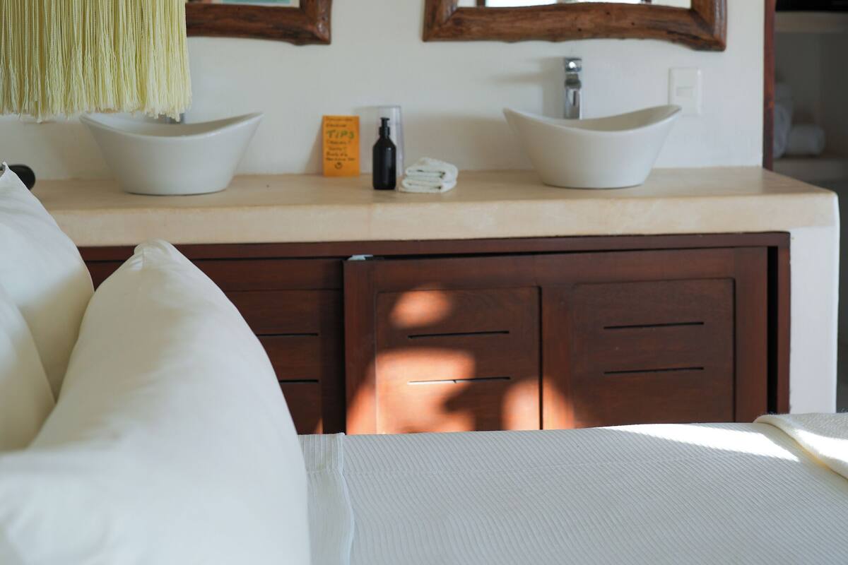 Honeymoon Room | 1 bedroom, premium bedding, minibar, in-room safe