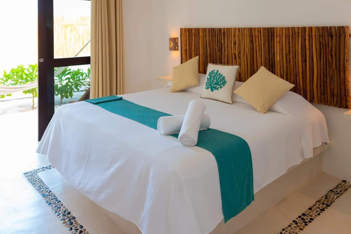 standard room | 1 bedroom, premium bedding, minibar, in-room safe