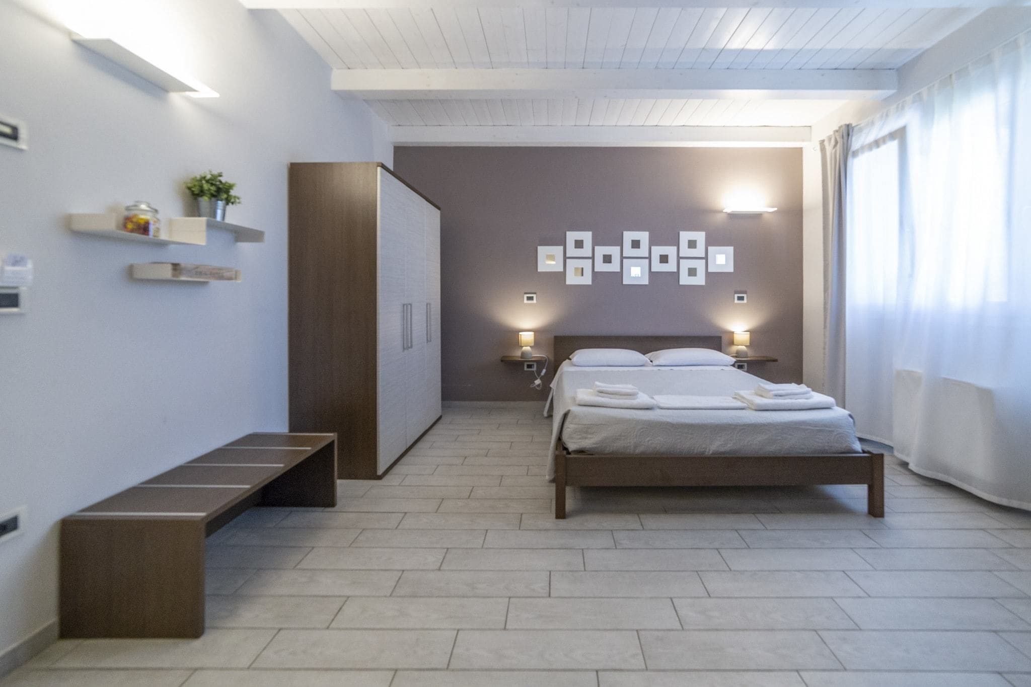 Camera Basic, 1 letto king (Lucette) | Minibar, una scrivania, insonorizzazione, Wi-Fi gratuito