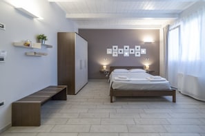 Chambre, 1 très grand lit (Lucette)