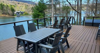 Casa privada frente al lago en el lago Toxaway en el oeste de Carolina del Norte.