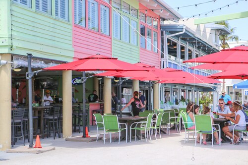 Salerno House - 2/2 walk to 5+ restaurants & the waterfront.