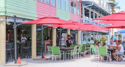 Salerno House - 2/2 walk to 5+ restaurants & the waterfront.