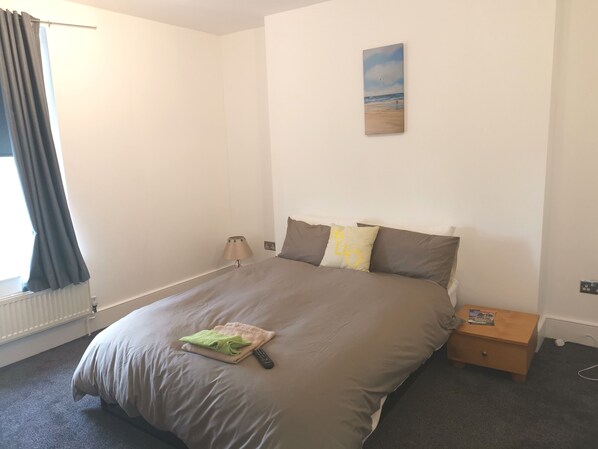 Blackout drapes, free WiFi, bed sheets