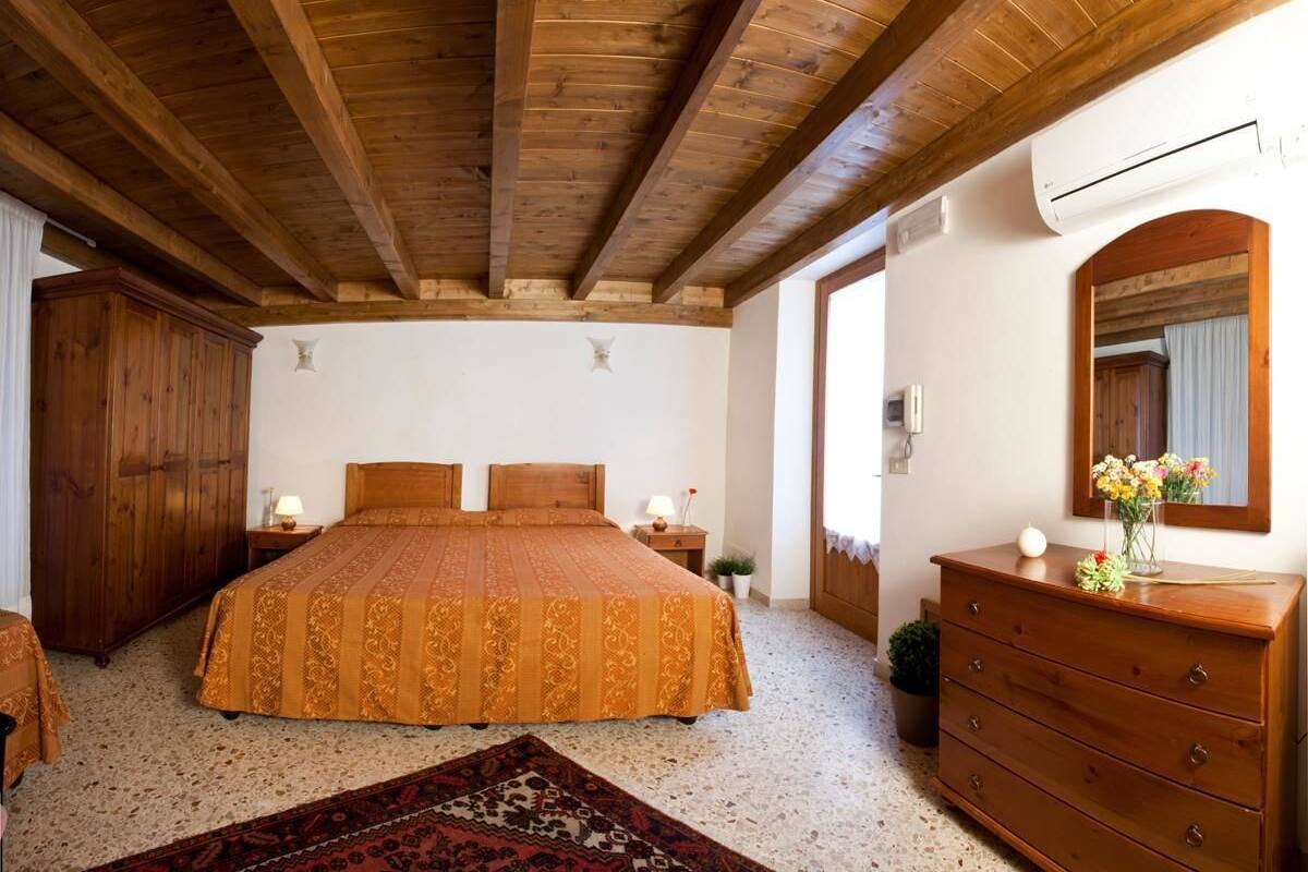 Standard Room | 1 bedroom, desk, blackout drapes, iron/ironing board (on request)