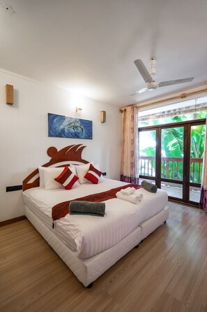 Chambre Deluxe Double ou avec lits jumeaux | Coffres-forts dans les chambres, fer et planche à repasser