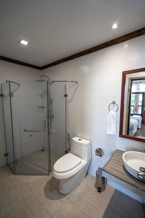 Rainfall showerhead, free toiletries, hair dryer, towels - Rasdhoo Stay (Rasdhoo)