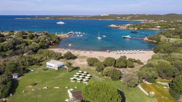 Beach nearby, sun-loungers, beach towels