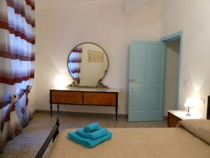 4 Schlafzimmer, Bügeleisen/Bügelbrett, kostenloses WLAN, Bettwäsche