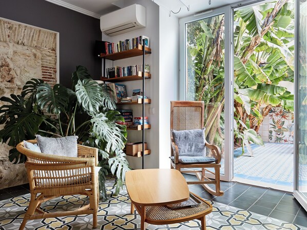 Reception - Casa Apollo Guesthouse (Faro)