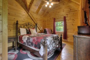 3 bedrooms, iron/ironing board, free WiFi, bed sheets - GOT IT ALL U ALL  Pool Table , Arcade ,Hot Tub , Pools,Free WIFI,Pet Friendly ! (Sevierville)