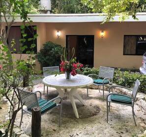Outdoor dining - Cozy small house in the jungle, Casita. (Puerto Aventuras)